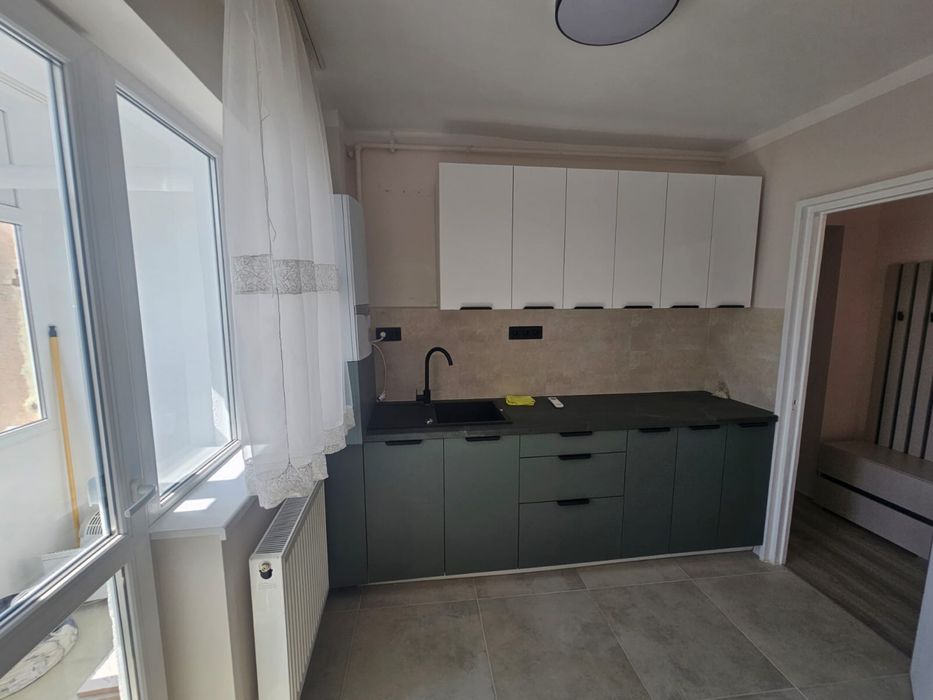 Inchiriez apartament 3 camere
