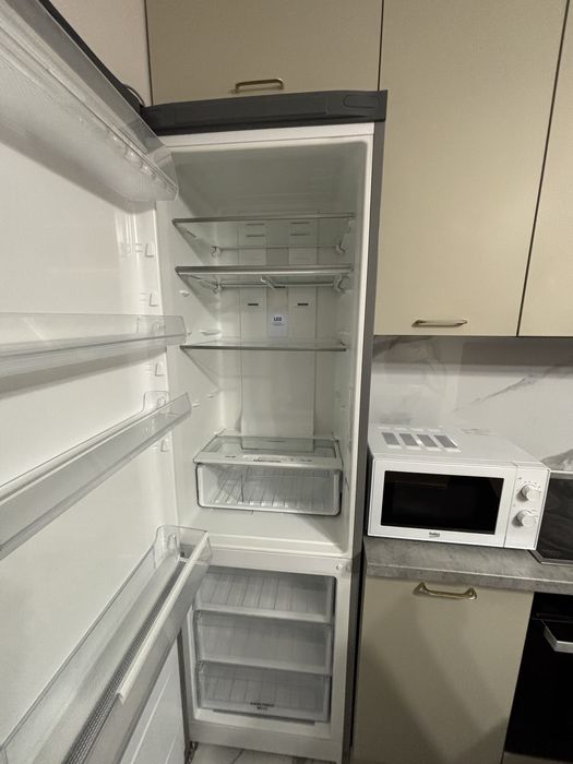 Холодильник Hotpoint Ariston