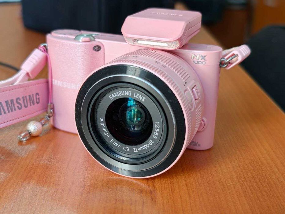 Фотоапарат Samsung NX1000
