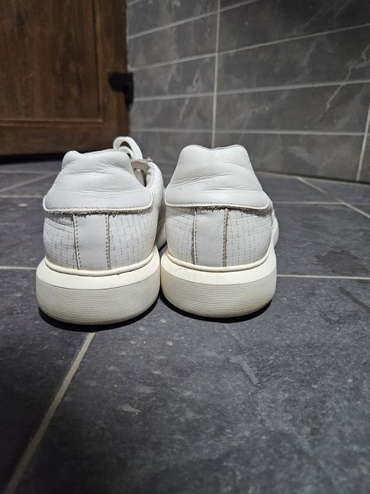 Pantofi eleganti albi