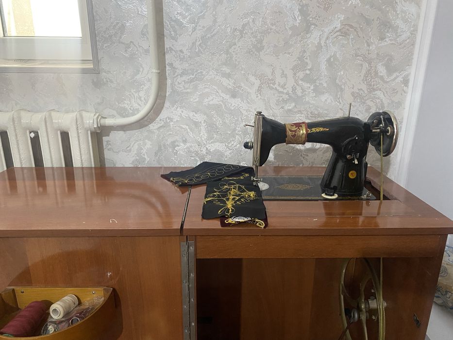 Тикув машин сотилади