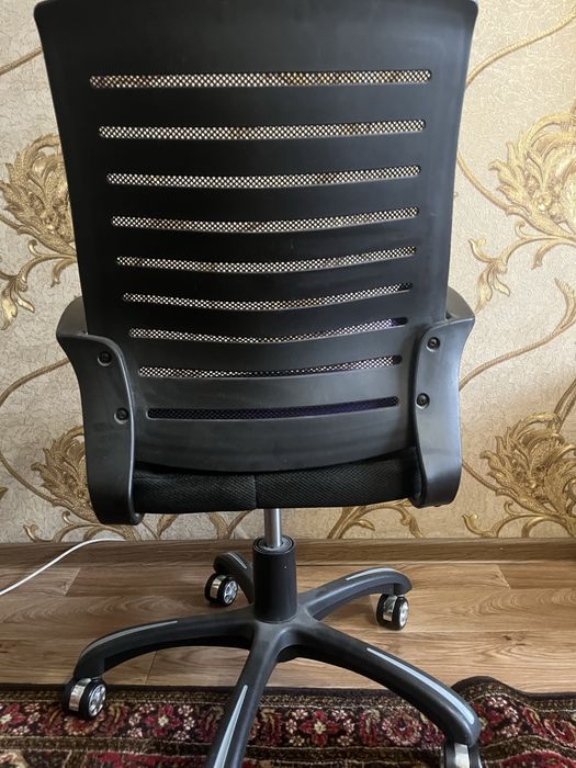 офисный стул фиолетовый