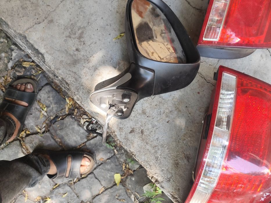 Ляво огледало за toyota verso и 2007 година и нагоре