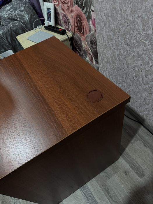 Продам компьютерный стол