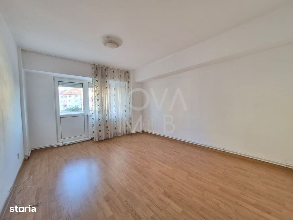 Apartament 3 camere de vanzare, Zona Garii