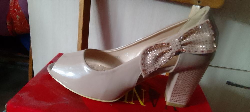 Продам босоножки 38р. Новые