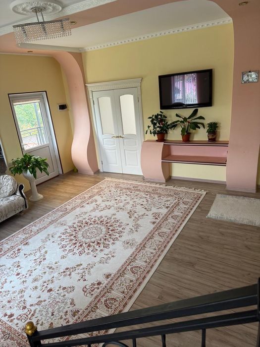 Дом 3-х этажный.