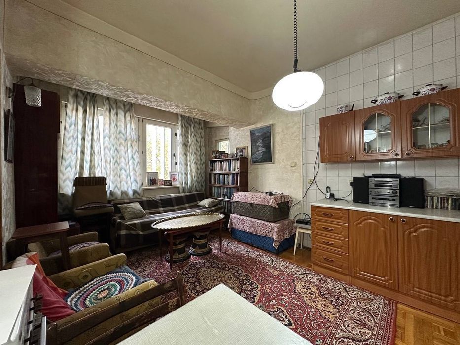 Ул. Буюк Турон /ЦУМ / ресторан Голубые Купала и парк он самый 2х-комн