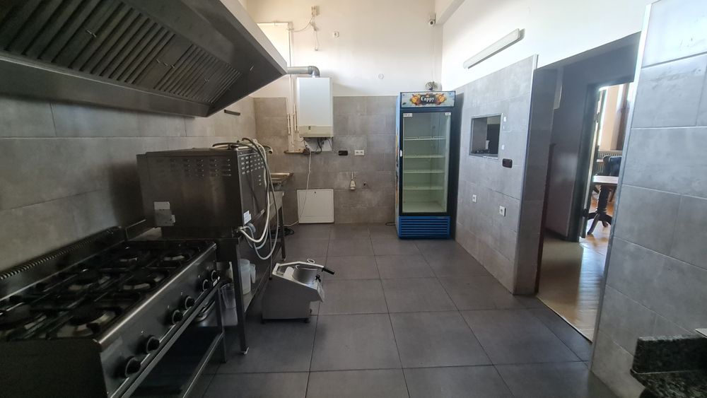 Spațiu comercial de închiriat   ideal Restaurant   Pub   Cafenea   Evenimente