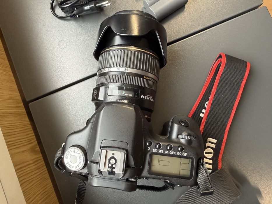 Продавам фотоапарат Canon 50D с обеквтив 17-58мм