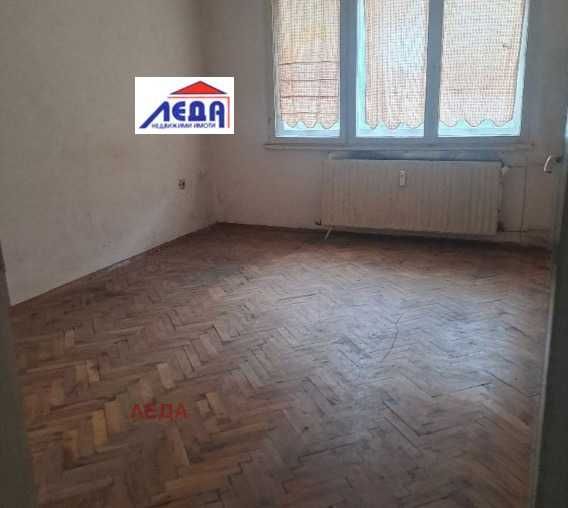 Продава се Тристаен апартамент в Плевен, 9-ти квартал - 100 кв.м за 970 €/кв.м - Снимка #13