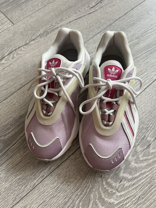 Adidas oztral маратонки