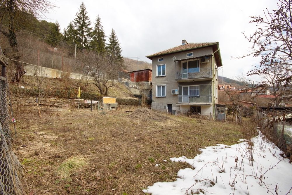 Продава къща до София!