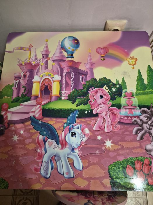 Столик детский с двумя стульчиками