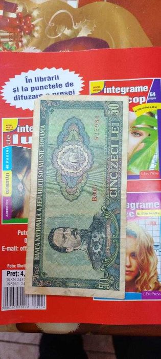 Vând bancnote vechi.