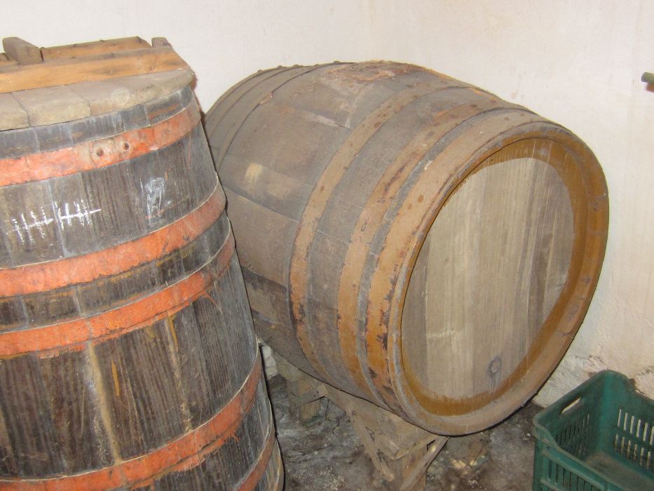 Дъбова бъчва за вино