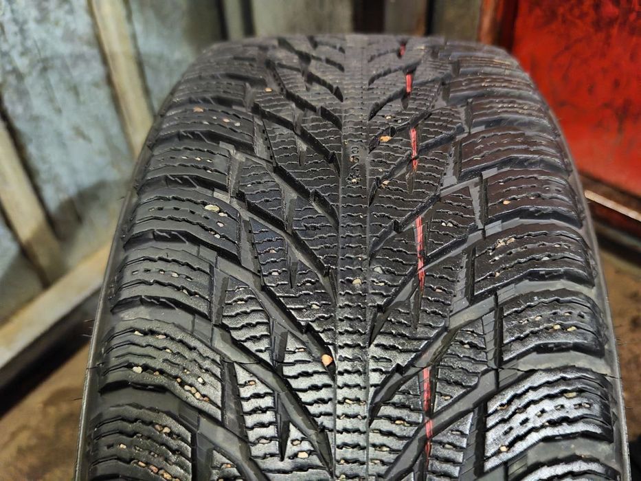 Nokian tyres (255/45 R20)