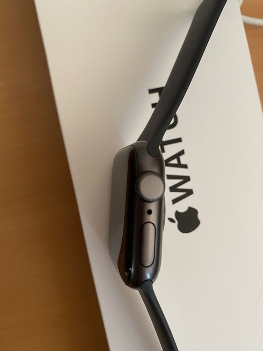 Apple watch SE 40mm в хорошем состоянии