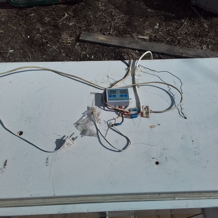 Продам инкубатор 65000 тг.