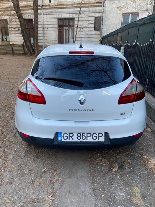 Montam folii auto omologate RAR LLumar și solarzone  Zona Centrala