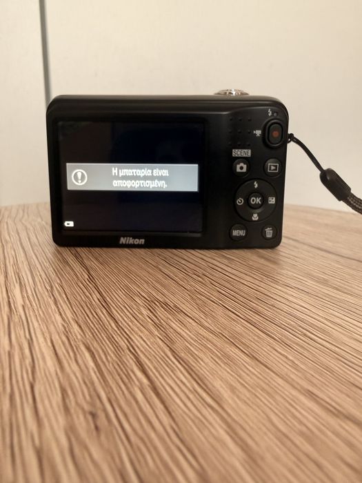 Nikon Coolpix със зарядно и карта памет