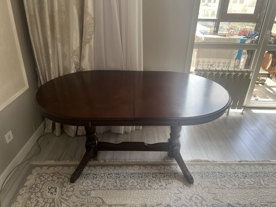 Стол для гостинной