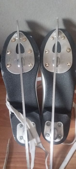 Фигурные коньки.