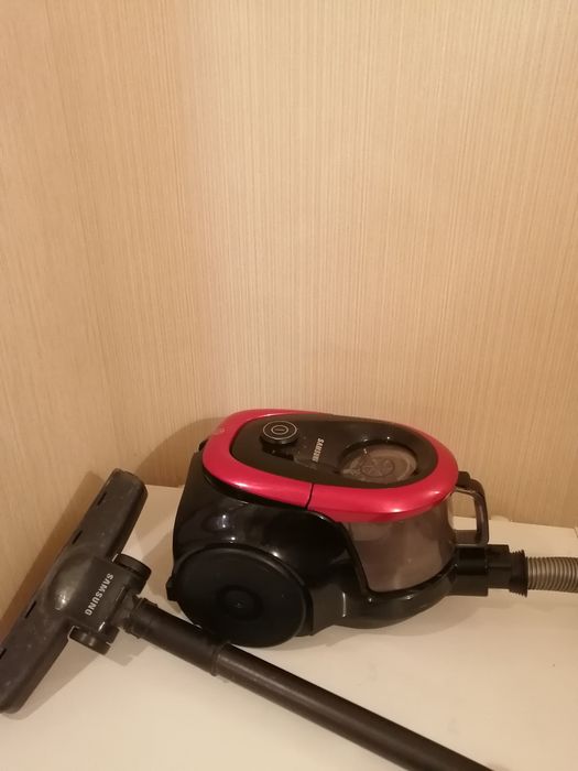 Пылесос Самсунг б/у. В хорошем рабочем состоянии.