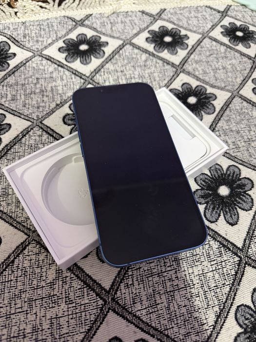 Айфон,Iphone 13 в хоршем состояний