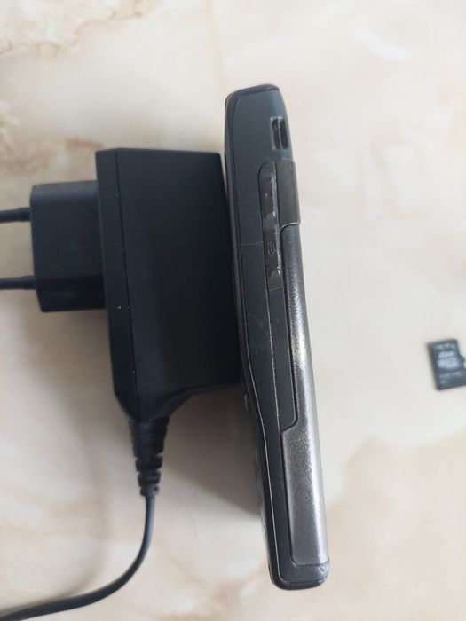 Vând Nokia E50 Black, în stare generală bună + card + încărcător /poze