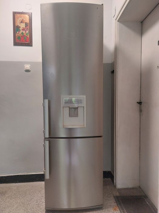 Продавам хладилник Electrolux