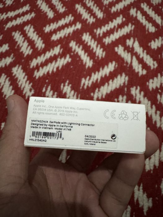 Yangi EarPods Lighting original