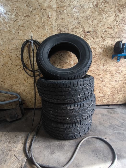 Продам зимние шипованые  шины R17.