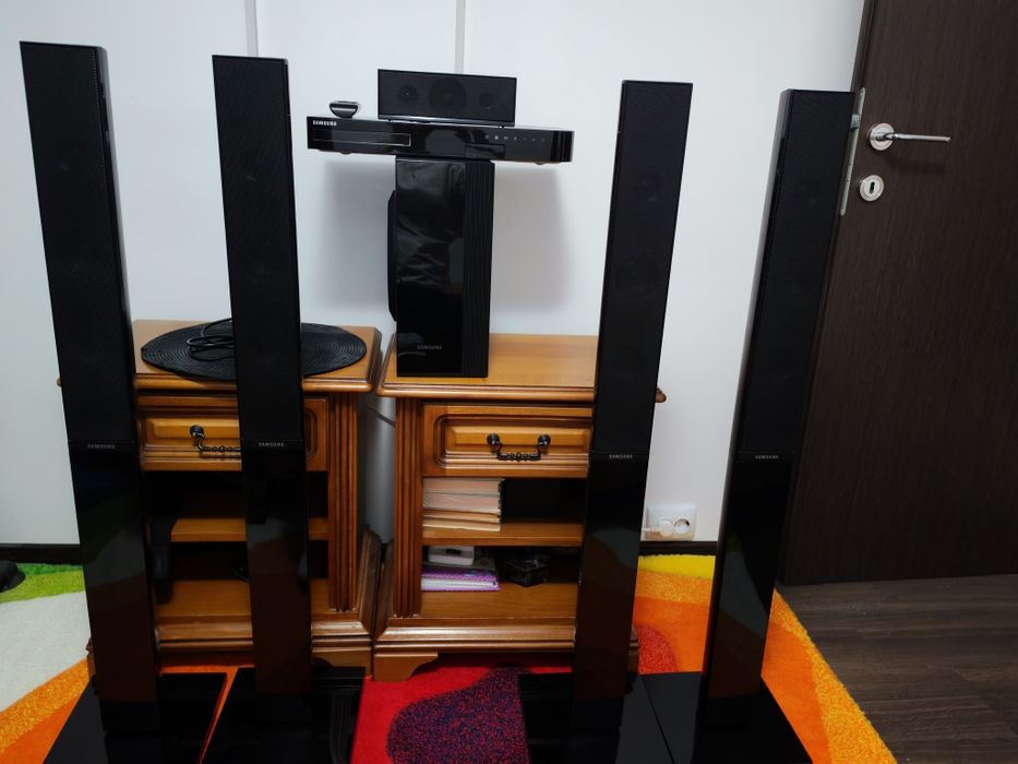 Sistem Home Cinema 5.1 Samnsung HT-J5150 - 1000W, blu-Ray, Sunet Cinematic.