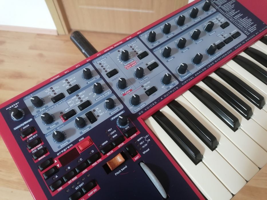 Nord Lead 2X virtual analog orga pian sintetizator