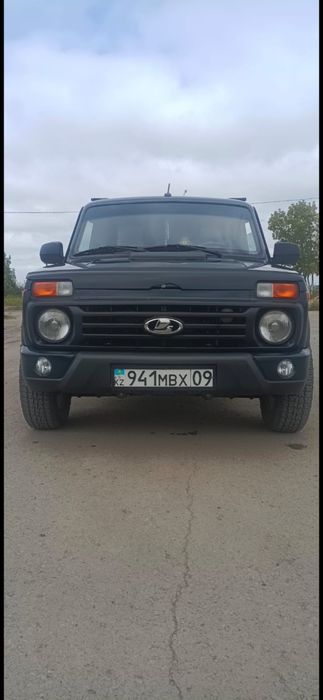 Машина Нива 21214
