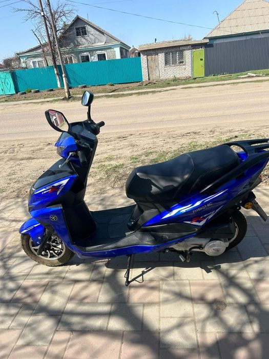 Продам скутер  50 кубов