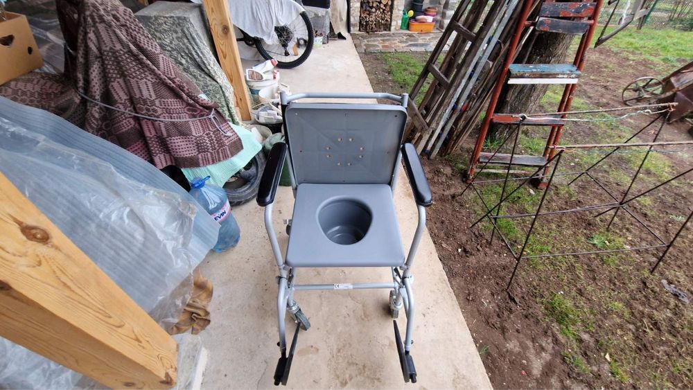 Санитарен стол- тоалетна