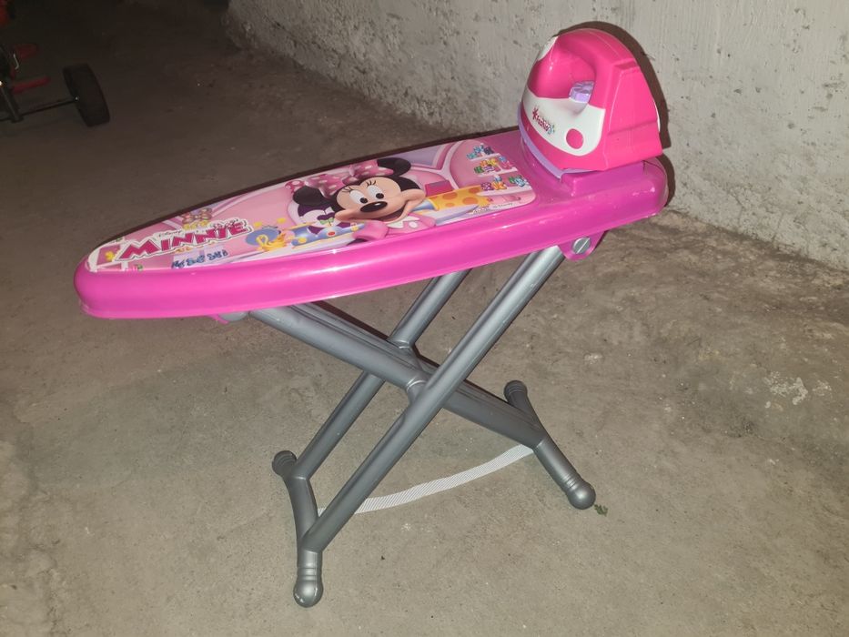 Masă de călcat cu fier de călcat