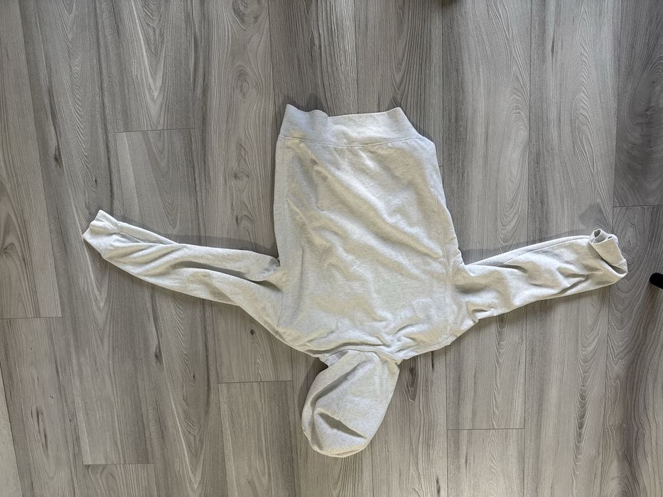 Горнище черно и бяло изчистено