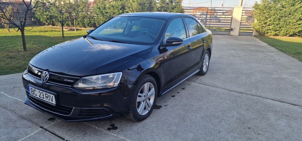 Vând Volkswagen Jetta Hybrid