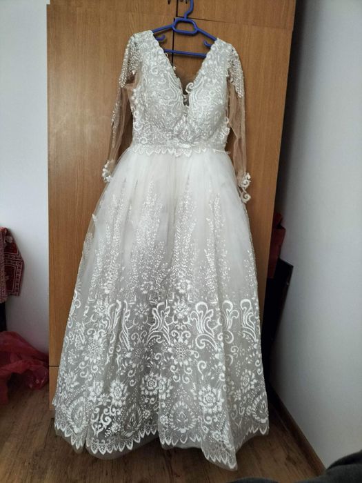 Vand rochie mireasa purtata in stare buna