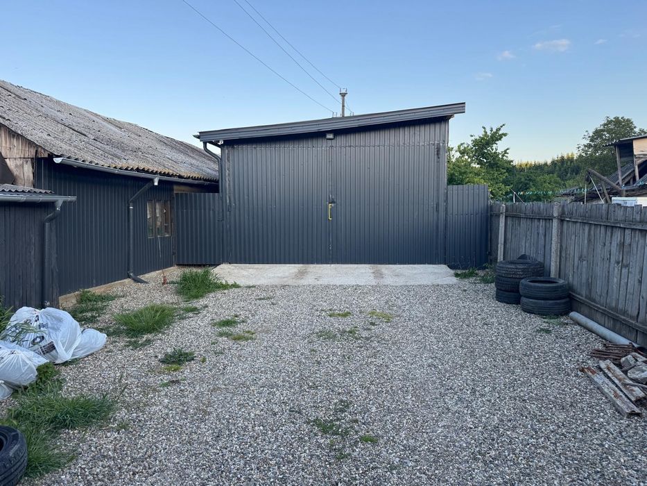 Teren intravilan  și hală