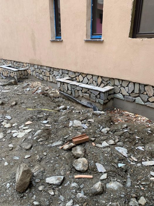 Vând piatra și montez  în toată tara transport gratuit oriunde