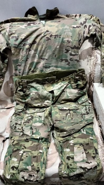 Костюмы с брюками хаки