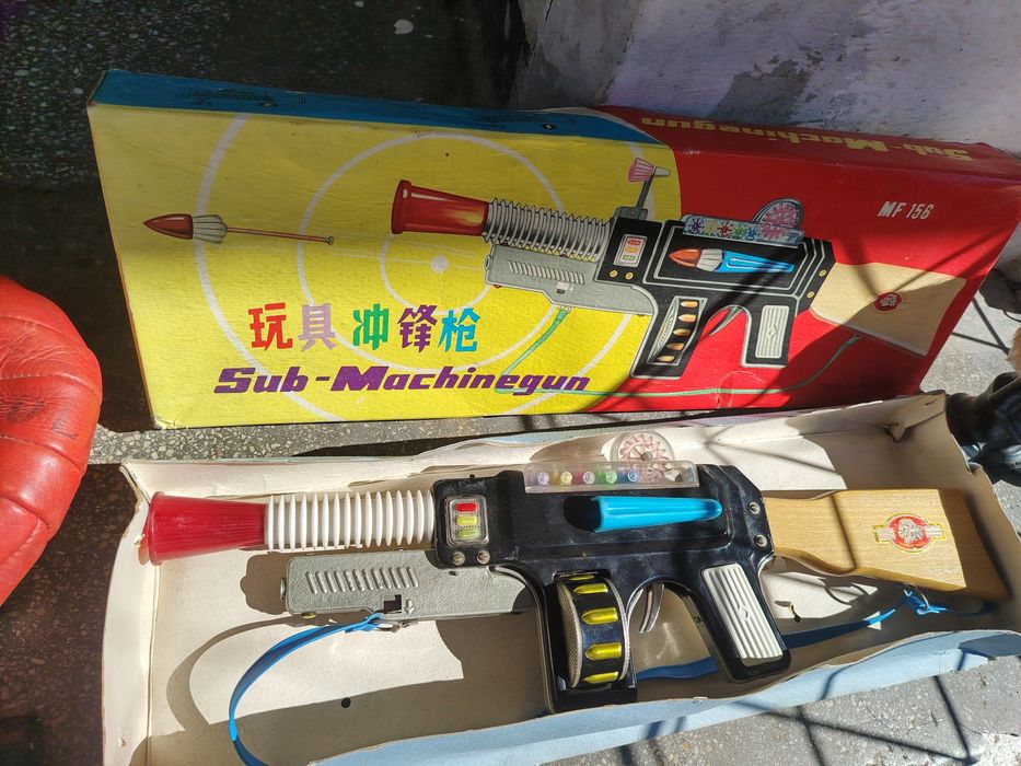 Jucarie veche China