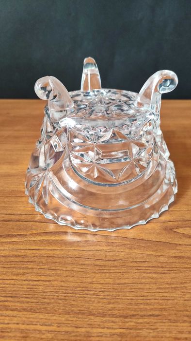 Кристална купа на крачета