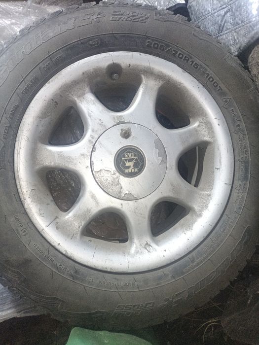 Продам баллоны с дисками на Волгу
