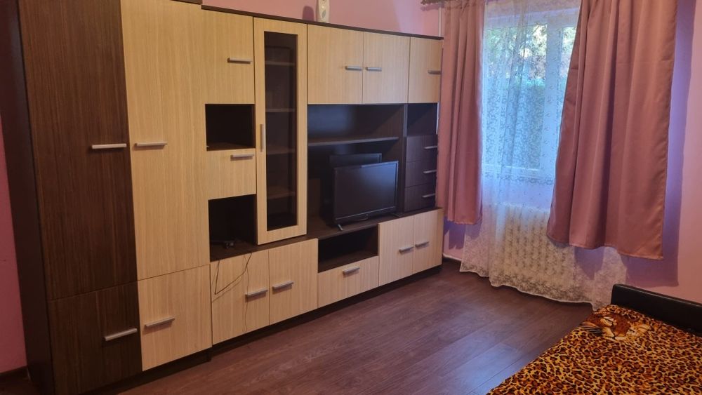 Persoana fizica vând apartament cu 3 camere in Mănăștur