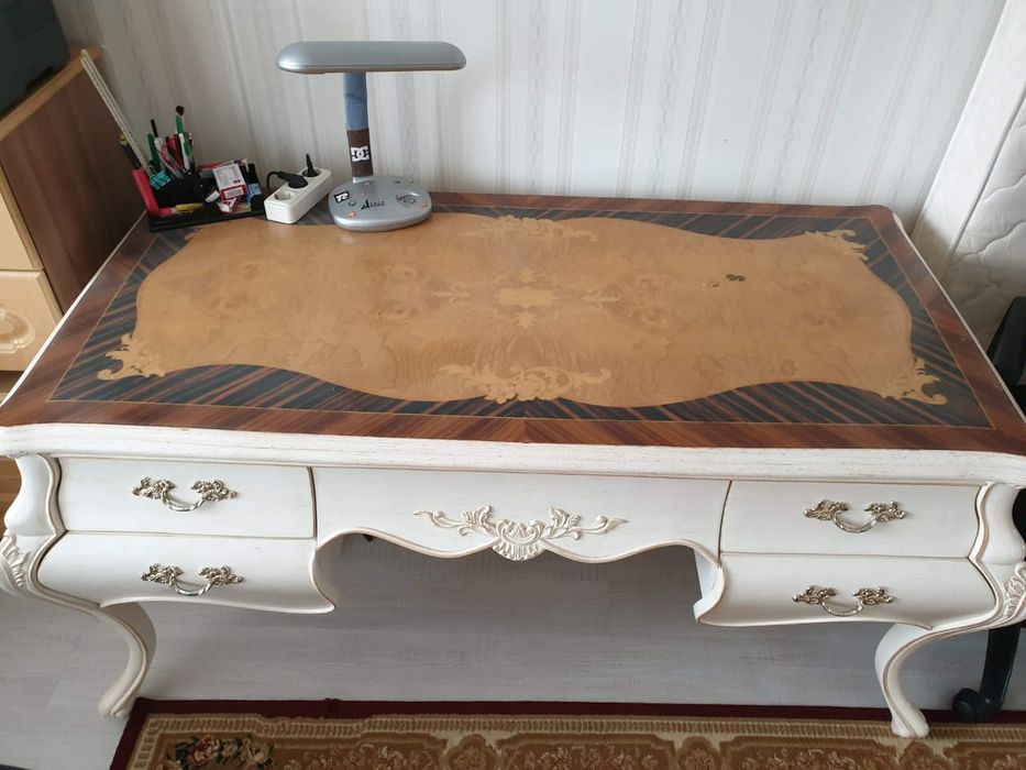 Продам  винтажный стол